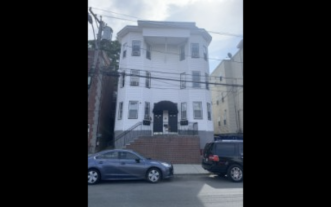 Building Photo - 30 Yeamans St