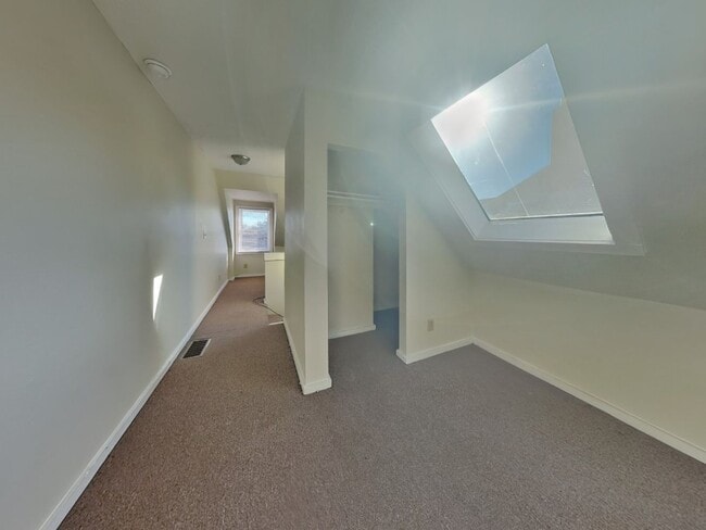 Building Photo - 1365 Indianola Ave