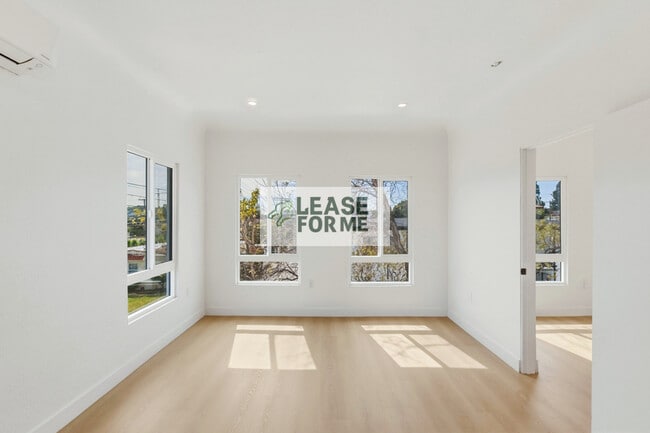 Building Photo - 8959 Hargis St