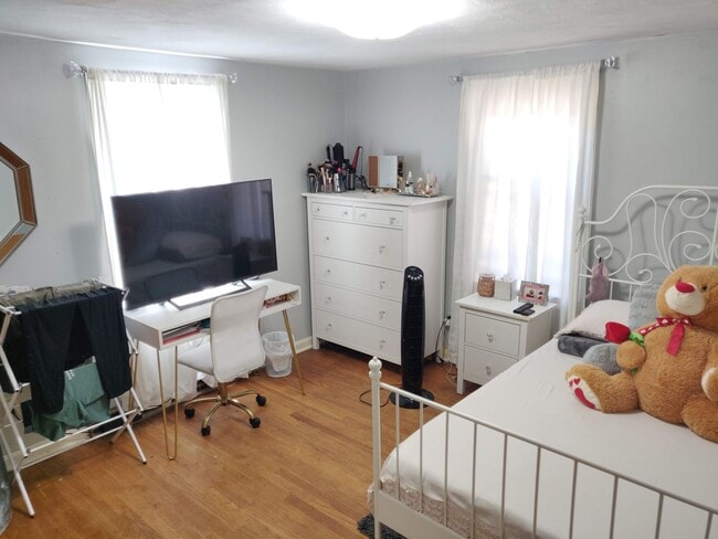 Building Photo - 4-Bedroom Home for Rent in the Heart of Sixteen Acres