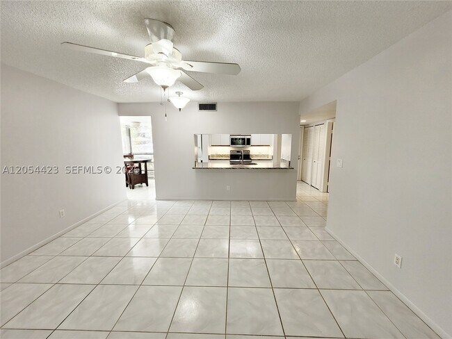 Building Photo - 7523 Greenlake Dr