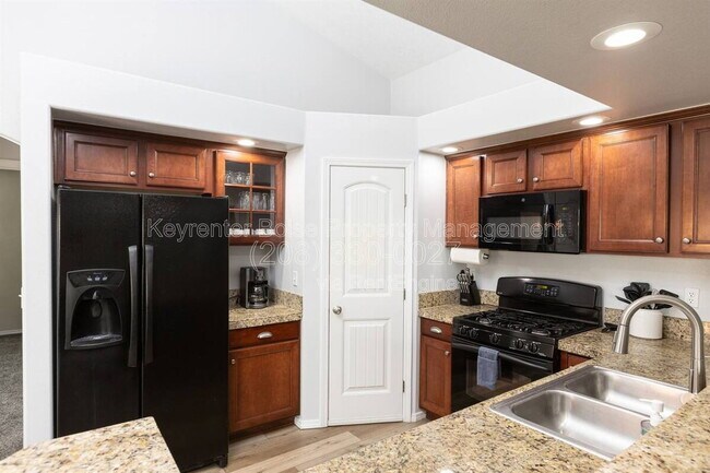 Building Photo - 879 N Traquair Pl