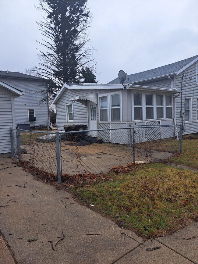 Building Photo - 430 W Galena Ave