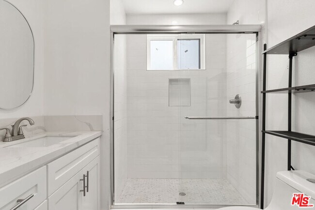 Building Photo - 1341 Mariposa Ave