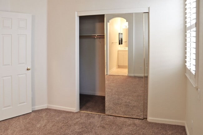 Building Photo - 3 Bedroom 2 Bathroom 1616 sq Ft in Wingfie...