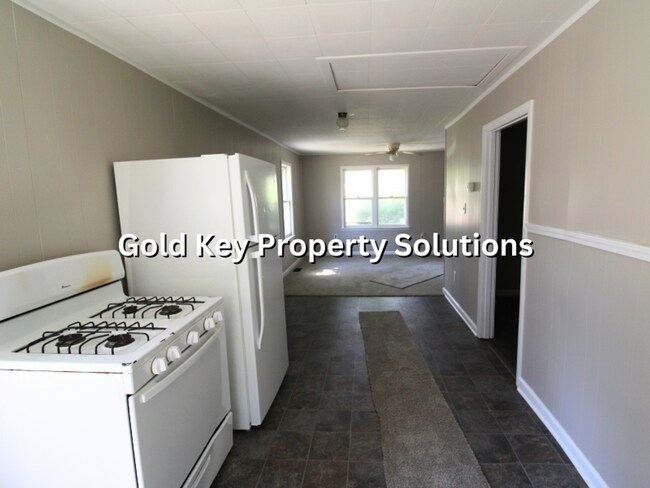 Building Photo - 2 BR 1 BA House with Covered Front Porch (NO SECTION 8)