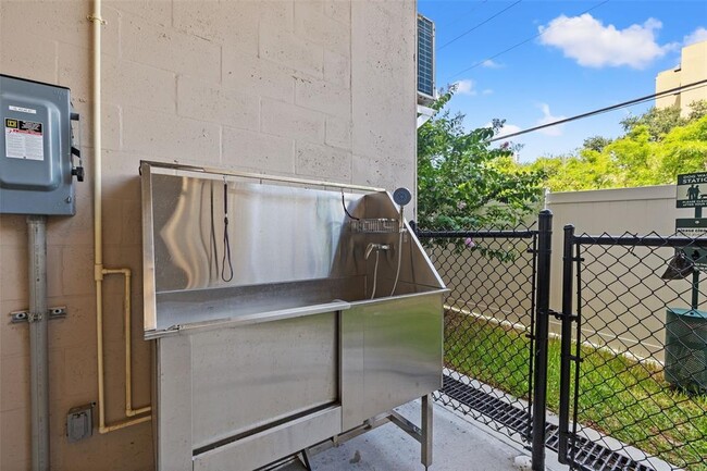 Building Photo - 600 3rd Ave S