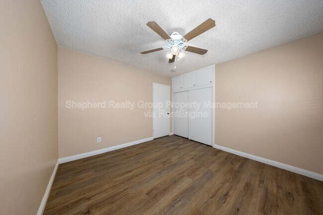 Building Photo - 6574 Valley Dr