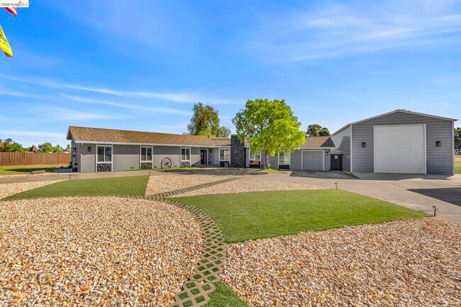 Building Photo - 59 Old Stagecoach Rd