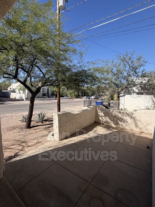 Building Photo - 1222 N Olsen Ave