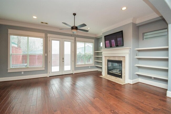 Building Photo - 1205 Aurora St