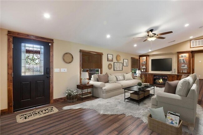 Building Photo - 1300 Lipan Trail