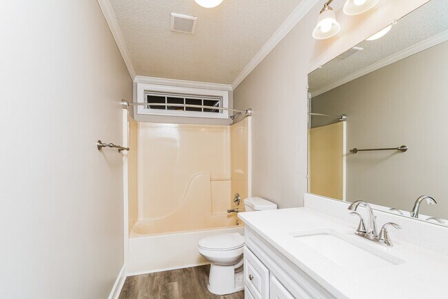 Building Photo - 814 Delray Ln