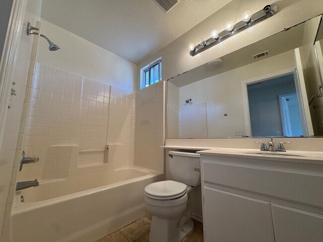Building Photo - 3 Bedroom House in Temecula for rent