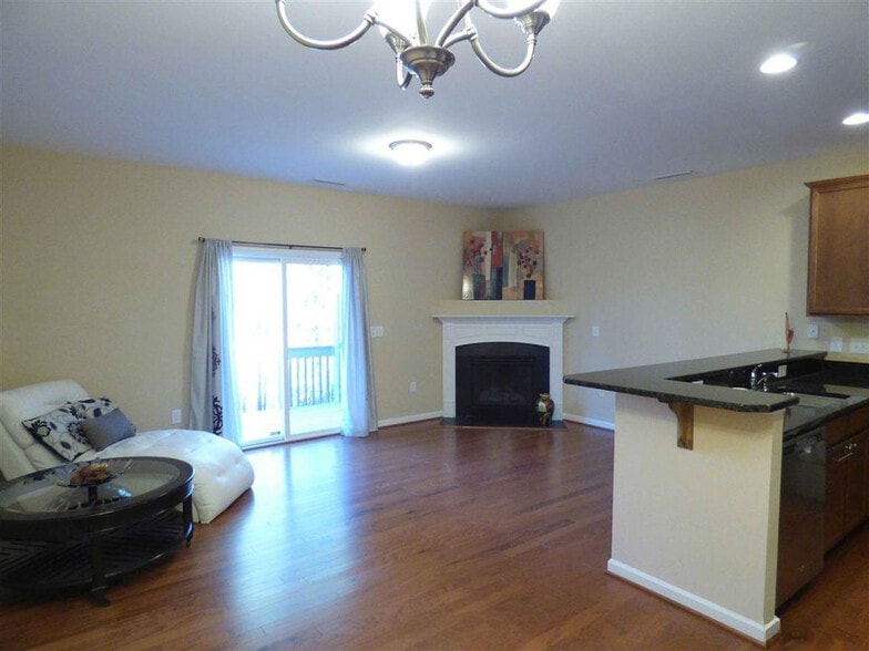 Building Photo - 1622 Holly Grove Way
