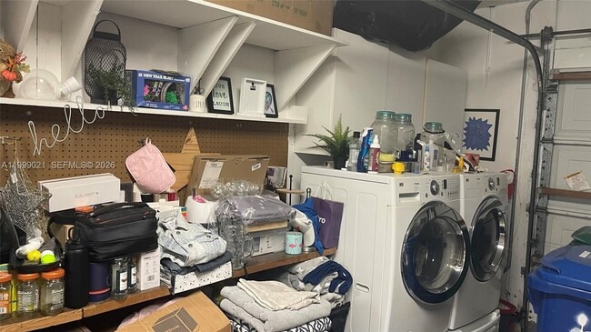 Building Photo - 10138 Royal Palm Blvd