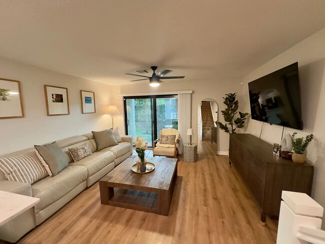 Building Photo - 5049 Genove Pl