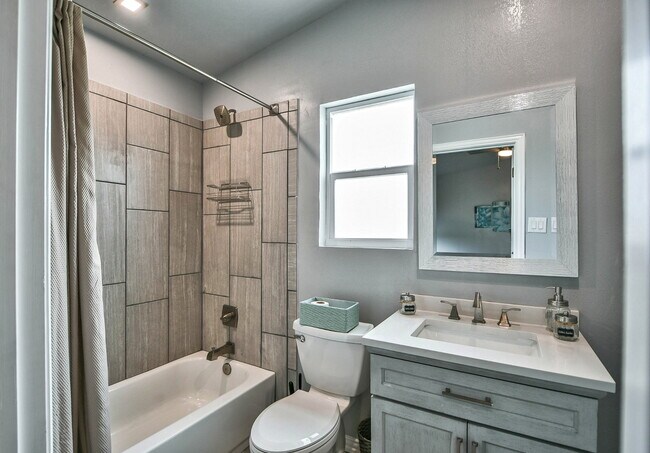 Building Photo - 824 S Blue Quail Ct