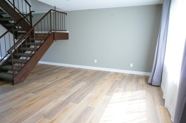 Building Photo - 3827 S Mill Ave