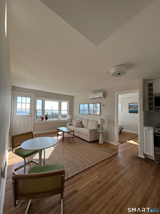 Building Photo - 17 Hancox St