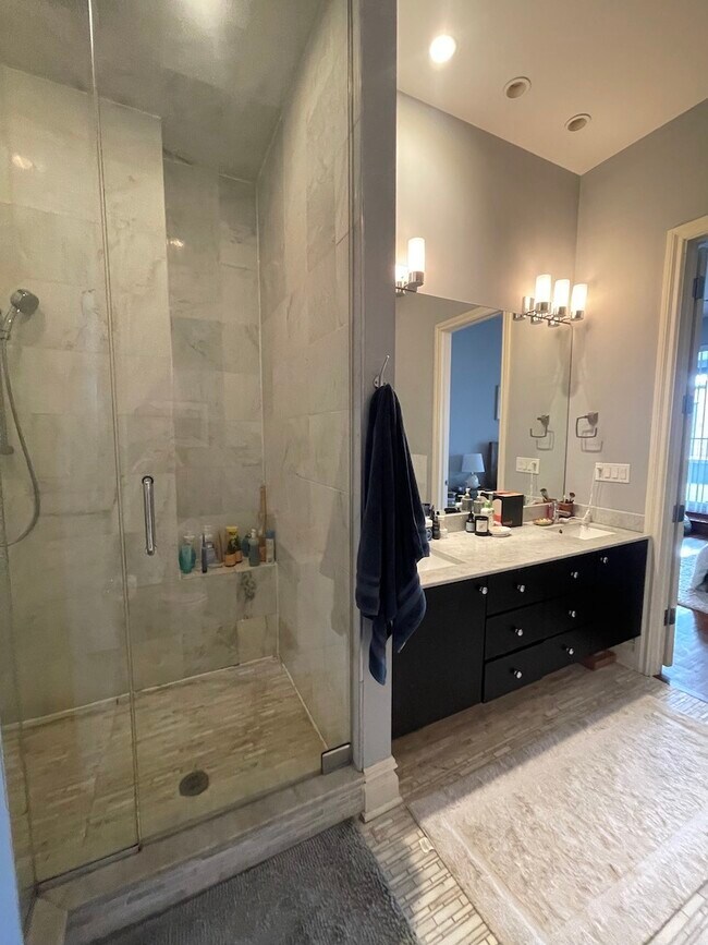 Building Photo - 1746-52 W North Ave