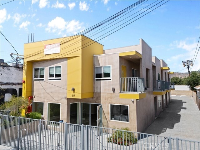 Building Photo - 217 W Avenue 37
