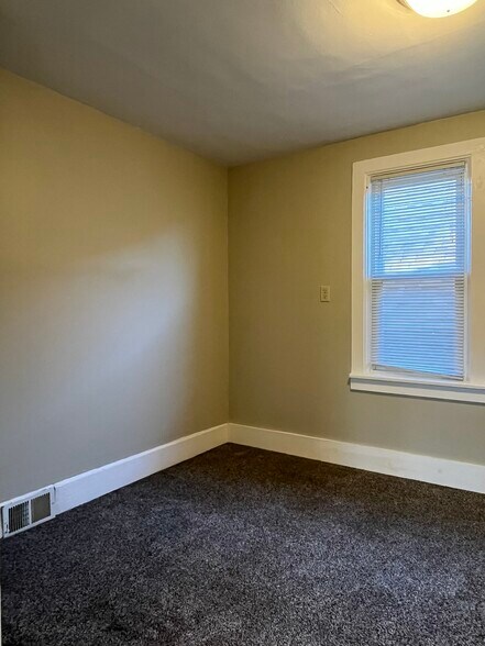 Building Photo - 2139 S Aldrich St