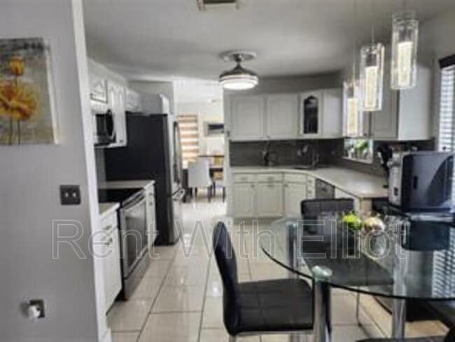 Building Photo - 9700 SW 16th Ct