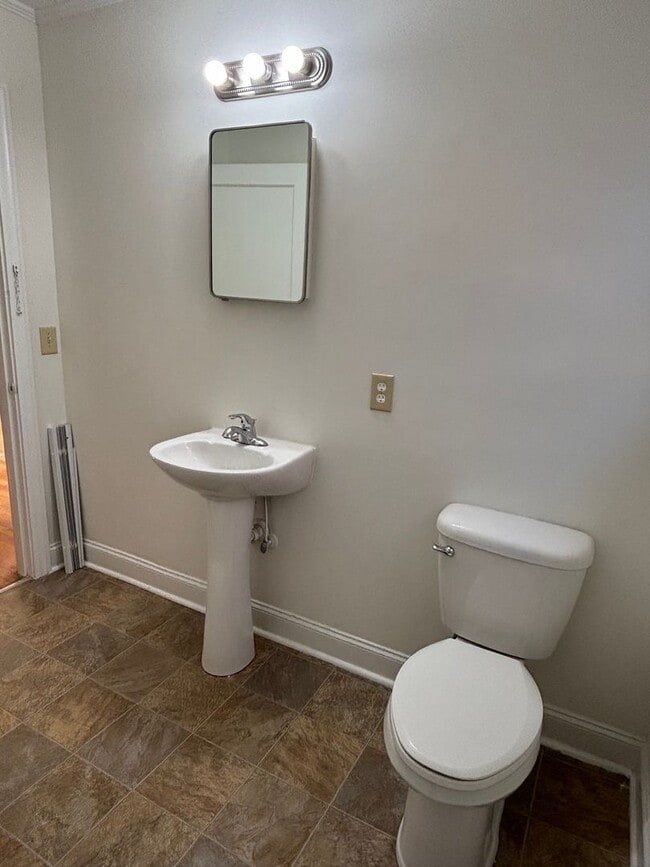 Building Photo - 3 BED, 1 BATH HOME IN GREYSTONE AREA, $1450 MONTH, $1450 DEPOSIT