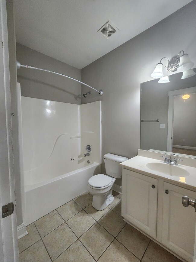 Building Photo - 2240 Lakeside Dr