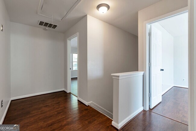 Building Photo - 214 Farm Manor Ct