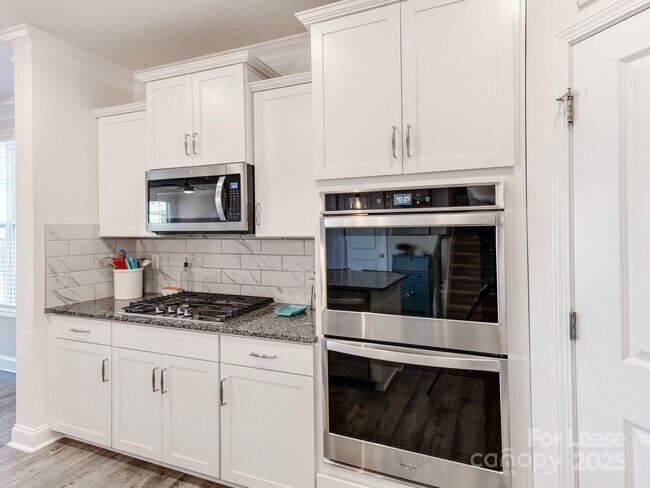 Building Photo - 1063 Thoroughbred Dr.