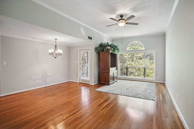 Building Photo - 1250 Parkwood Cir SE