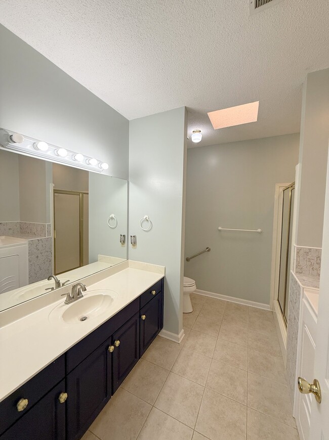 Building Photo - 15047 Ashmont Blvd SE