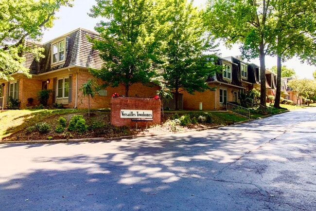 Entrance - 3000 Hillsboro Pike