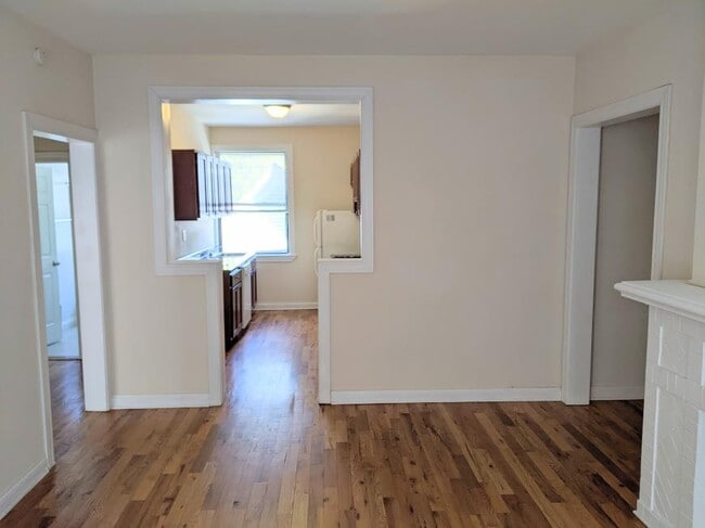 Building Photo - 1 bedroom in Evanston IL 60201