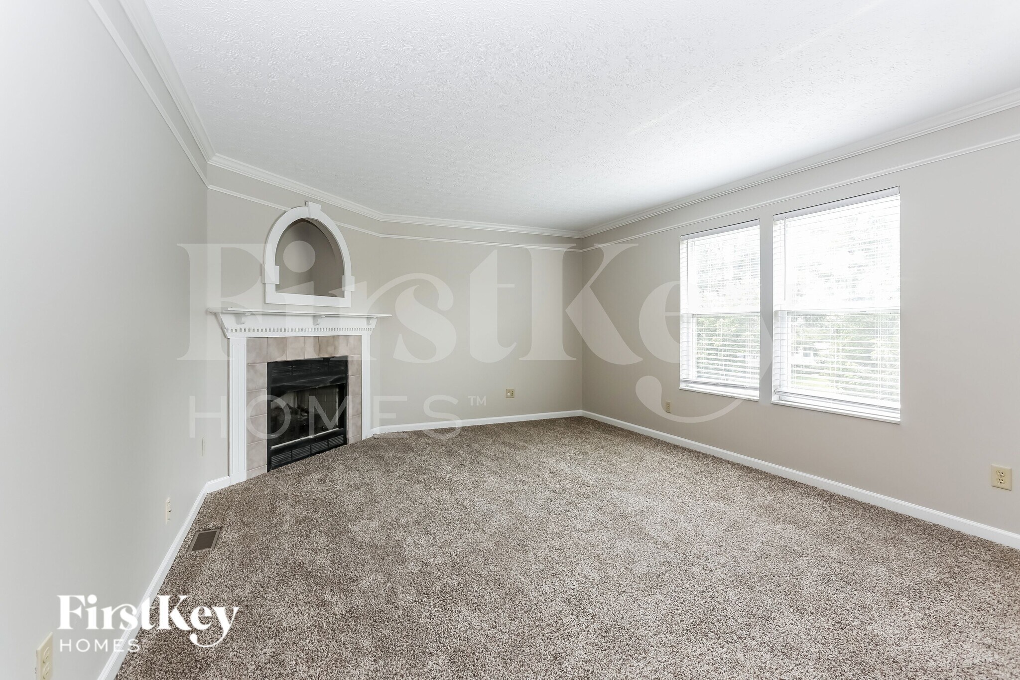 Building Photo - 81 Roxbury Dr