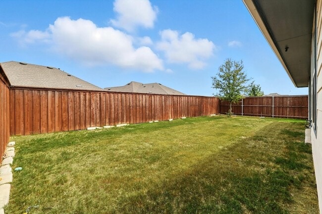 Building Photo - 11112 W Pond Dr