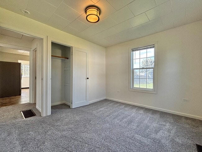 Building Photo - 5203 N Evergreen Rd