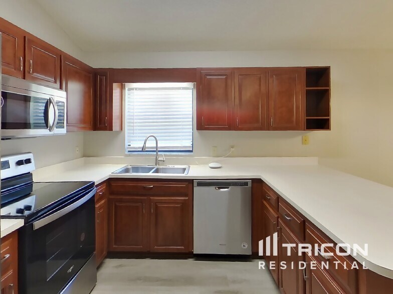 Building Photo - 2715 Wilder Park Dr