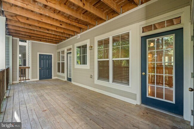 Building Photo - 1024 Leeward Way