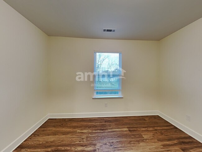 Building Photo - 3040 Esquire Dr