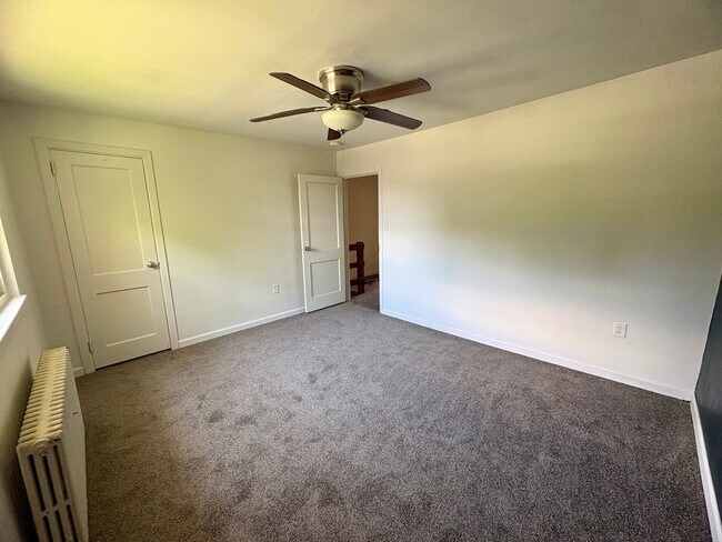 Building Photo - 2 Bedroom 1 Bathroom Townhome Available in Lancaster!
