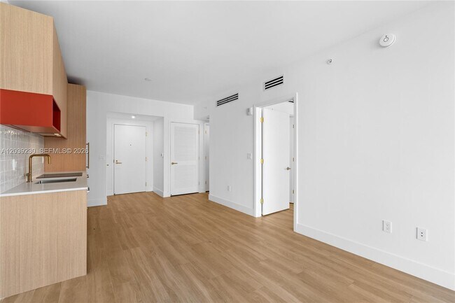 Building Photo - 90 NE 32nd St