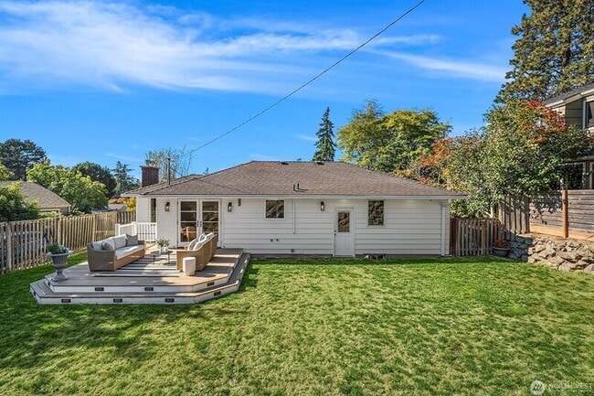 Building Photo - 5606 59th Ave NE