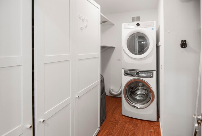 Building Photo - 1168 Middlebury Ln