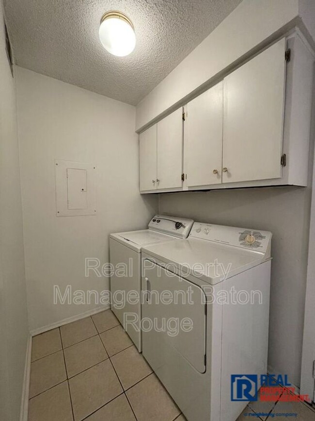 Building Photo - Condo: Jefferson Hills