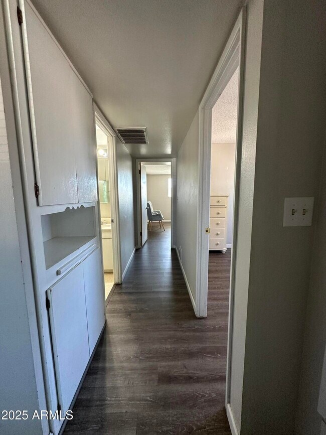 Building Photo - 3819 W Golden Ln