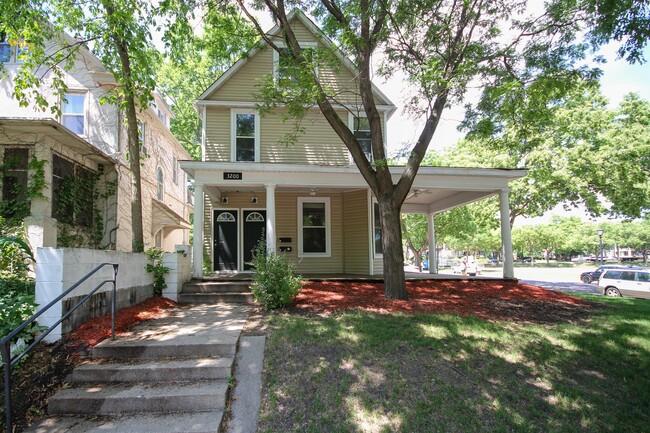 Building Photo - 3200 Aldrich Ave S