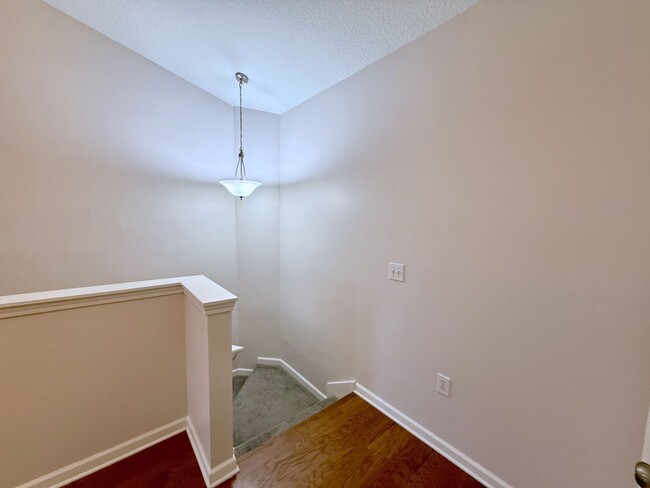 Building Photo - Second Story 1 bedroom 1 bath New Tampa co...